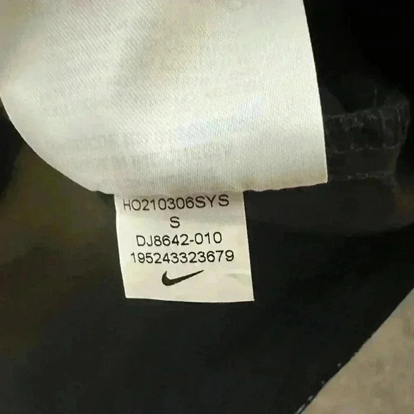 EUC Nike Air Women’s Foil Running Jacket - Small - Picture 10 of 10